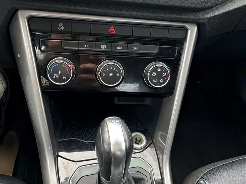 Volkswagen T-ROC 2020 230TSI DSG 2WD Progressive фото 17