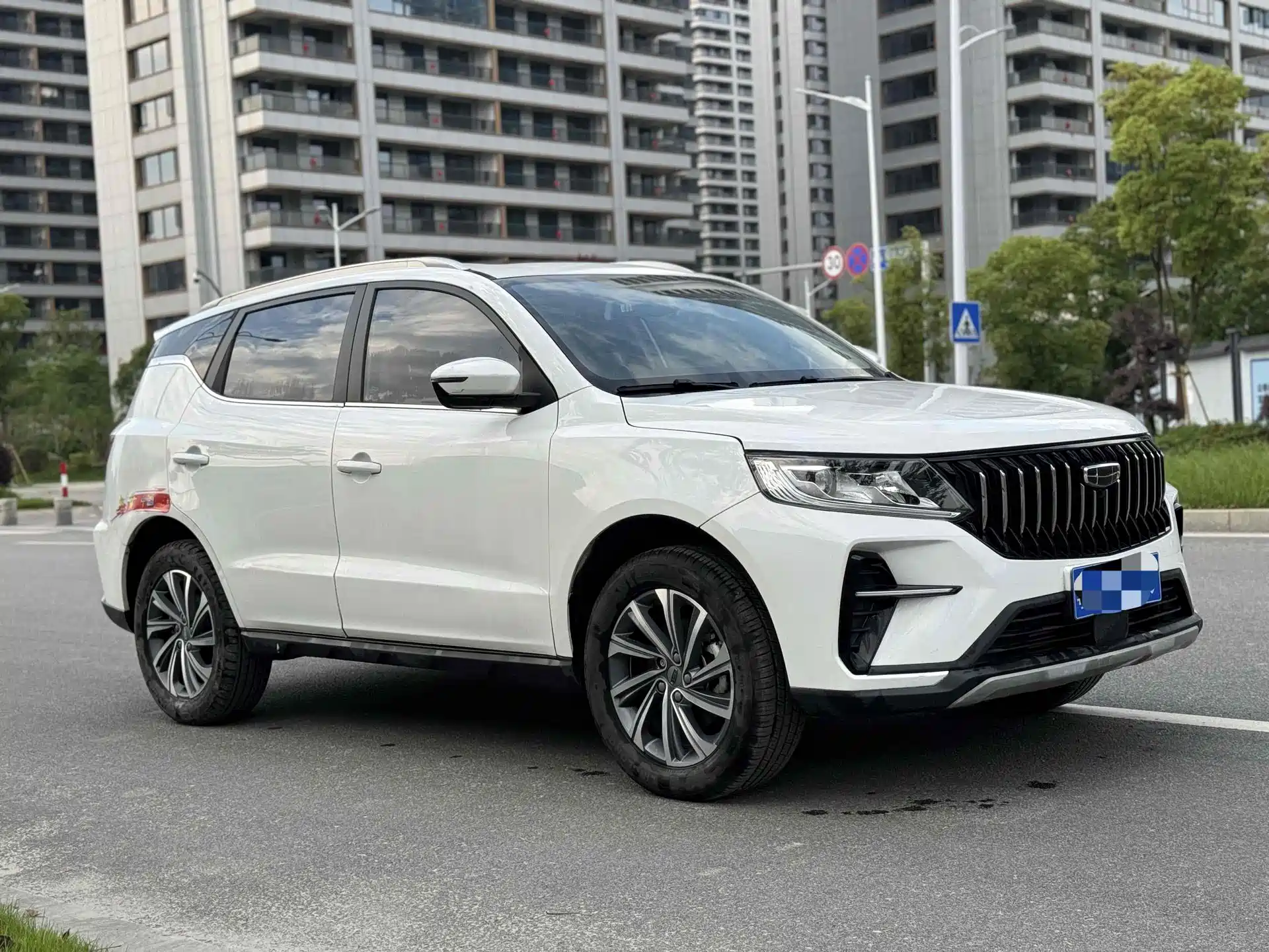 Фото 4 - Geely Emgrand X6