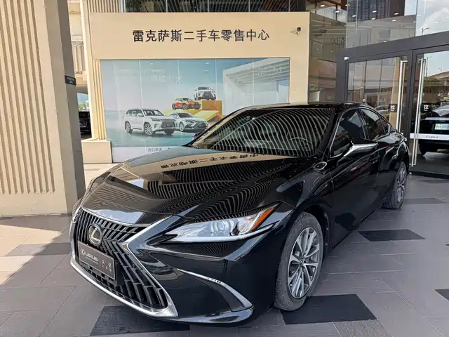 Lexus ES 2024