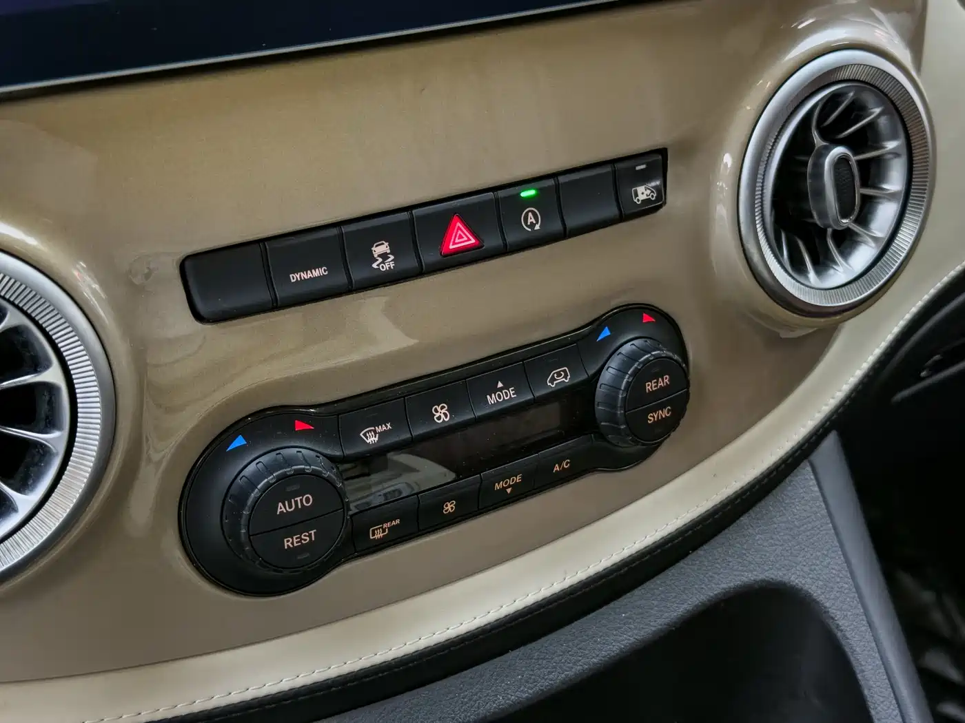 Mercedes-Benz Vito 2020 2.0T Business Edition (7-seater) фото 10