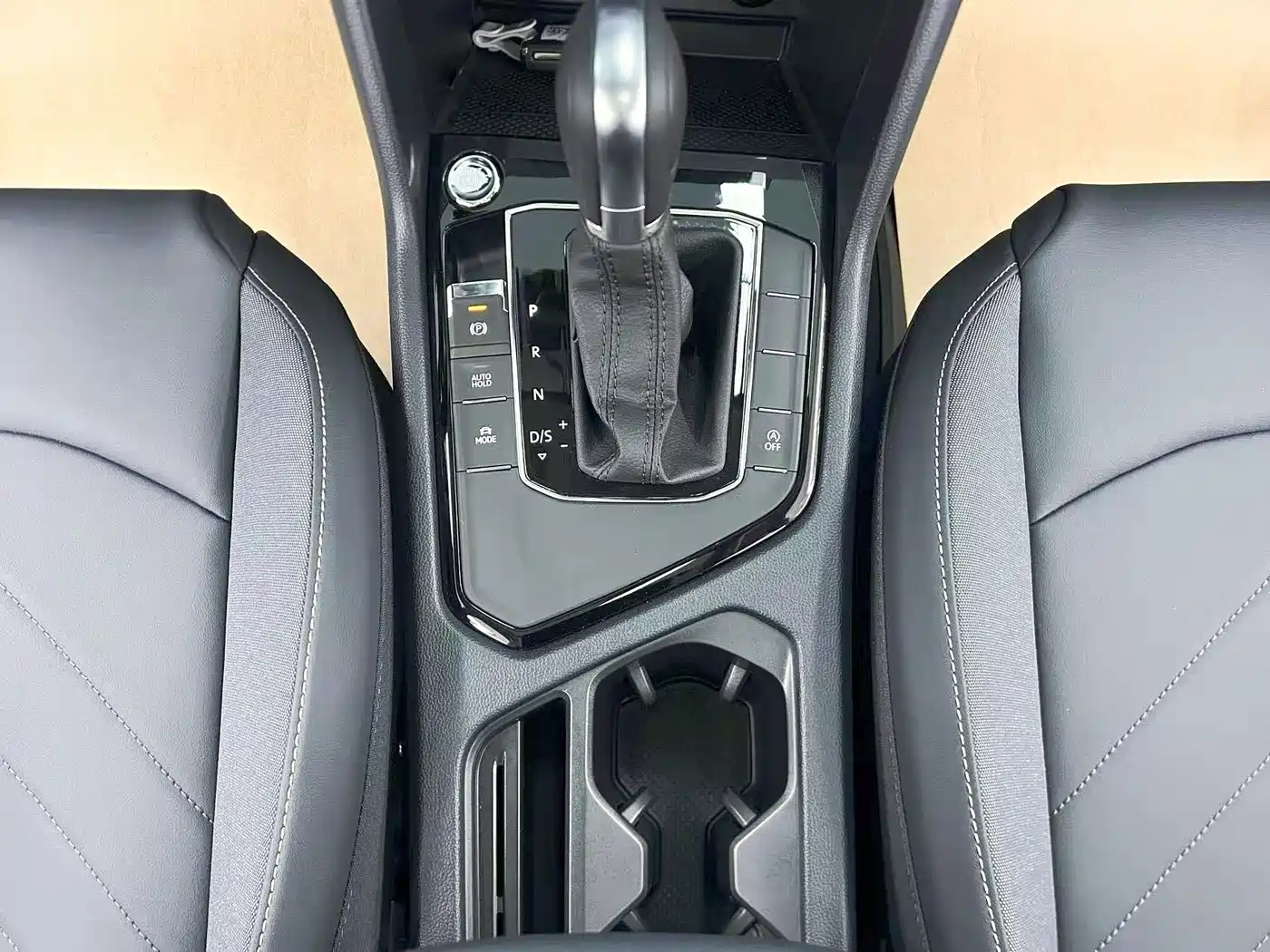 Volkswagen Tharu 2026 2024 300TSI 2WD Full Moon Edition