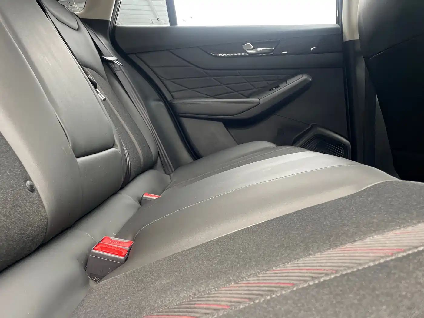 DONGFENG YI HYUN MAX