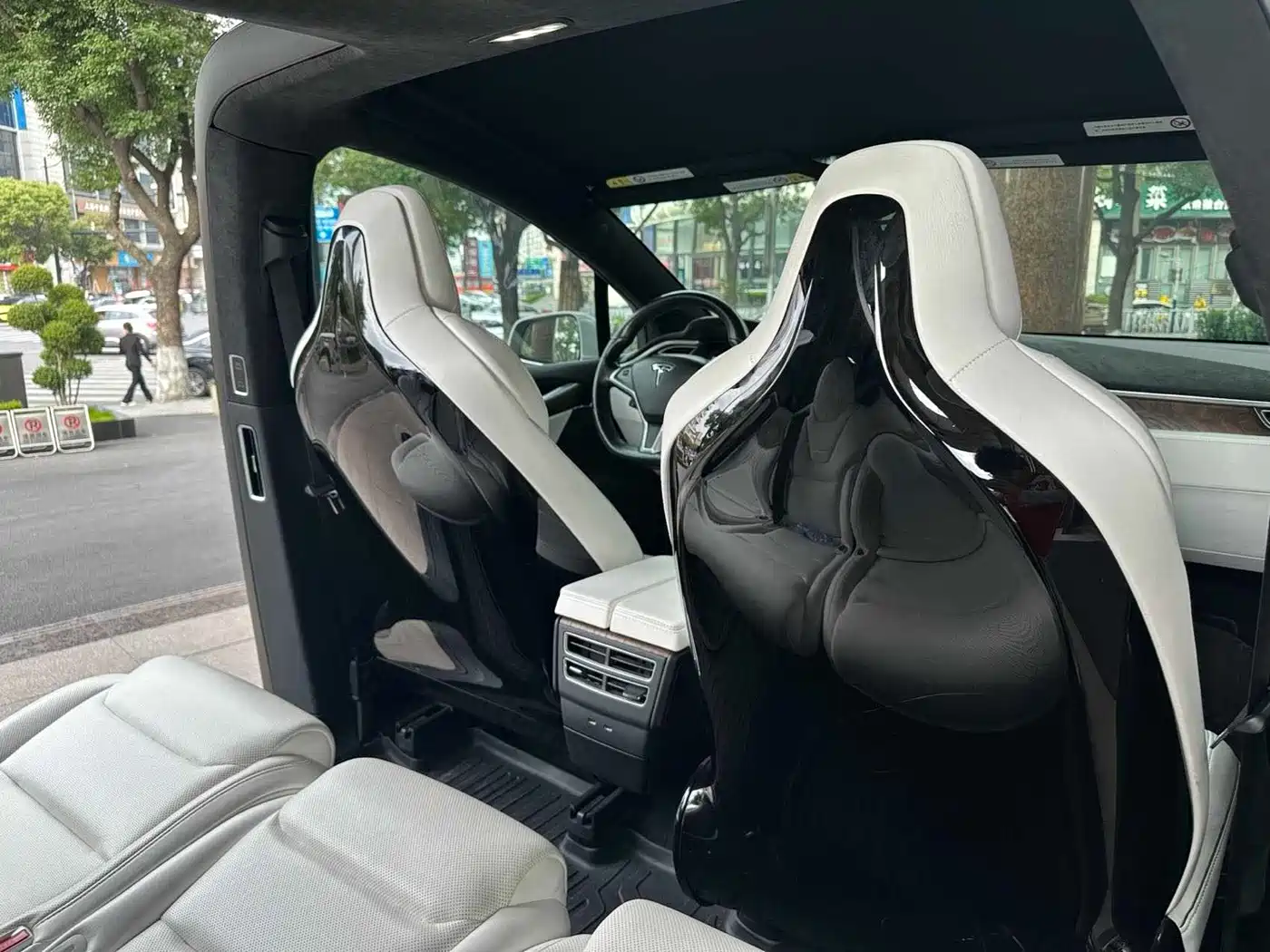 TESLA MODEL X