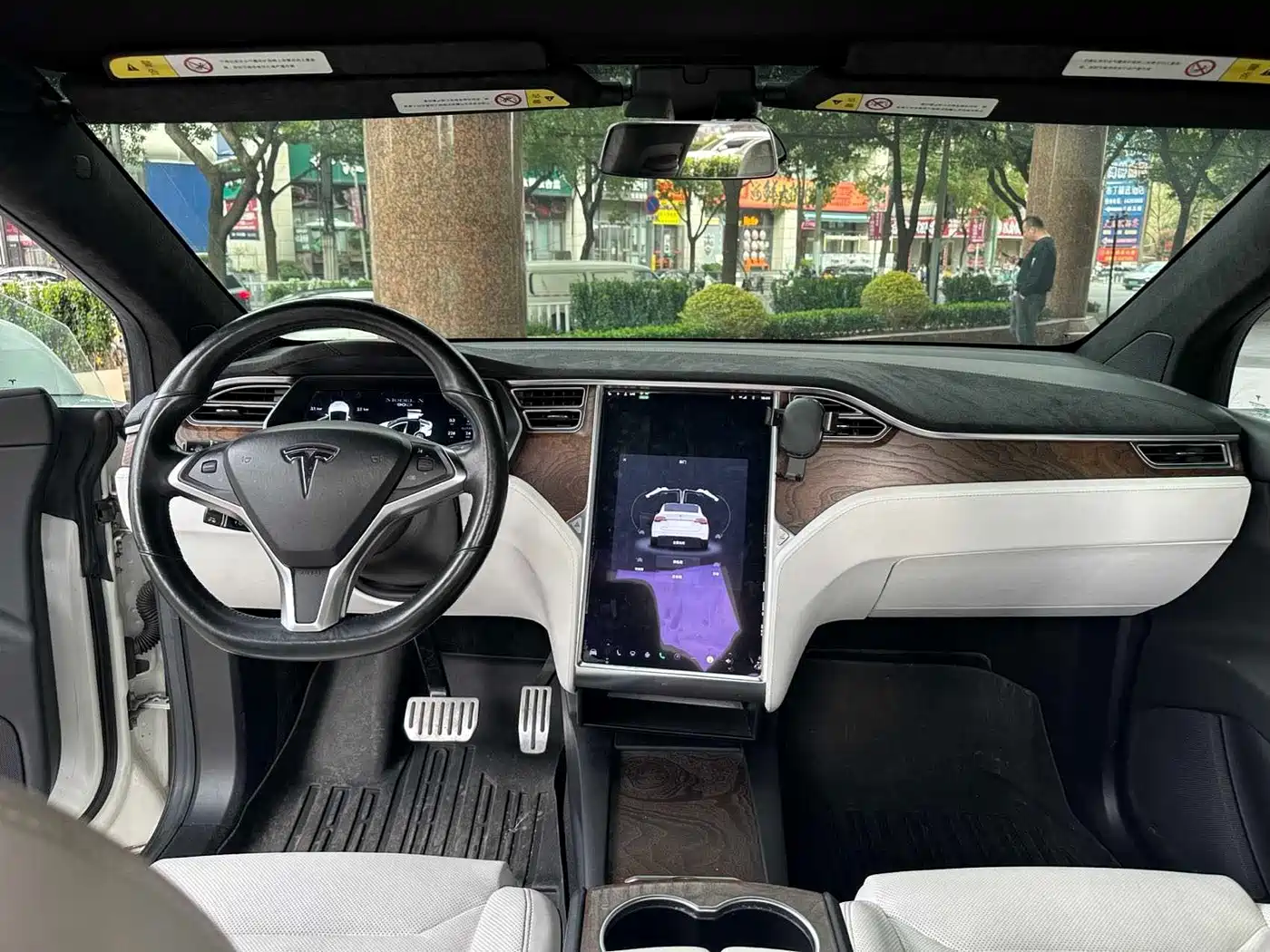 TESLA MODEL X