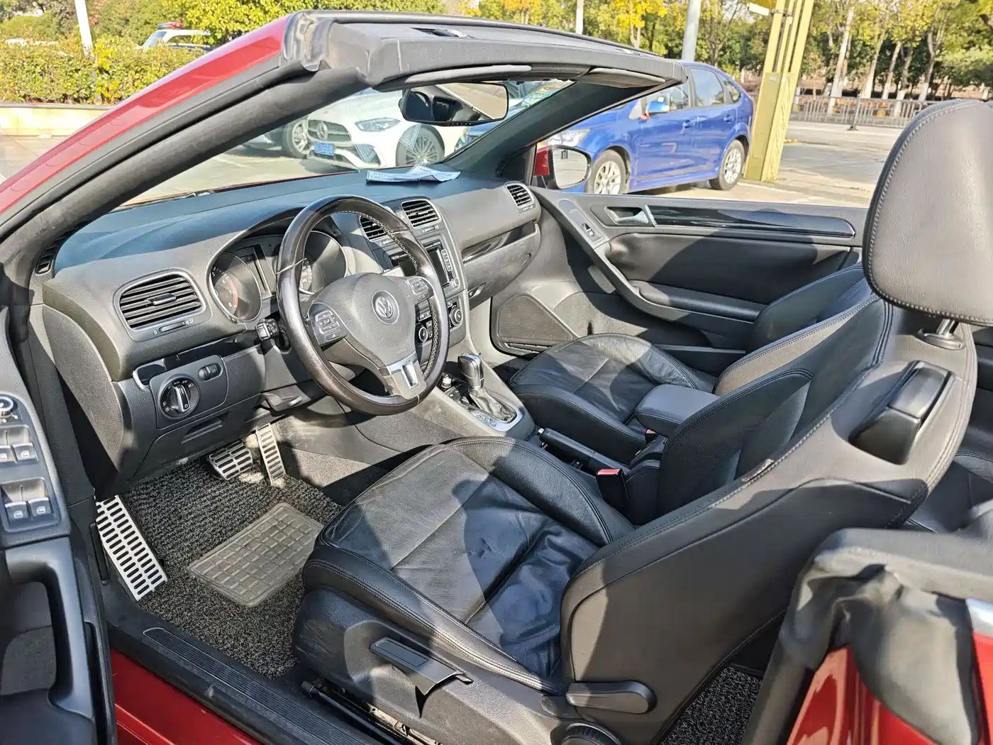 Volkswagen Golf (Import) 2012 1.4TSI Luxury Convertible Edition фото 5