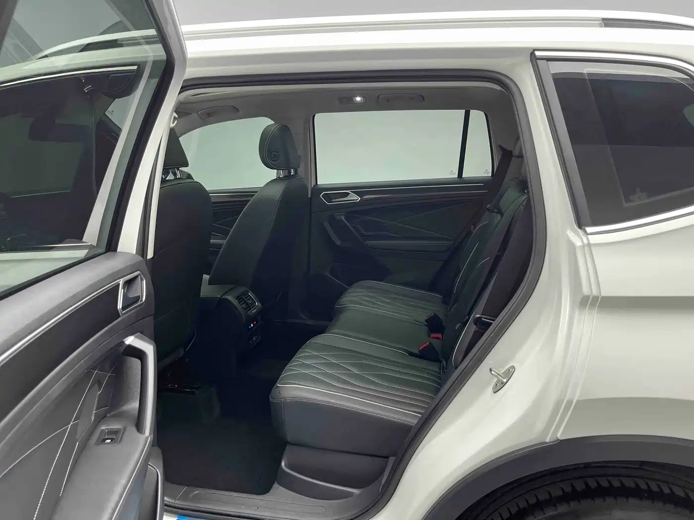 Volkswagen Tiguan L 2022 330TSI Automatic 2WD Smart Edition фото 20