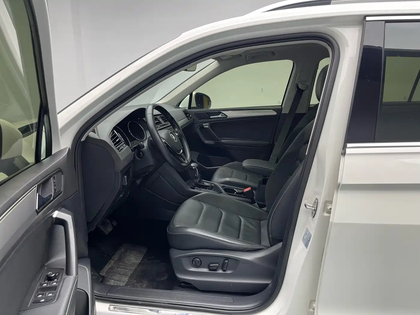Volkswagen Tiguan L 2018 Facelift 330TSI Automatic 2WD Luxury Edition фото 13