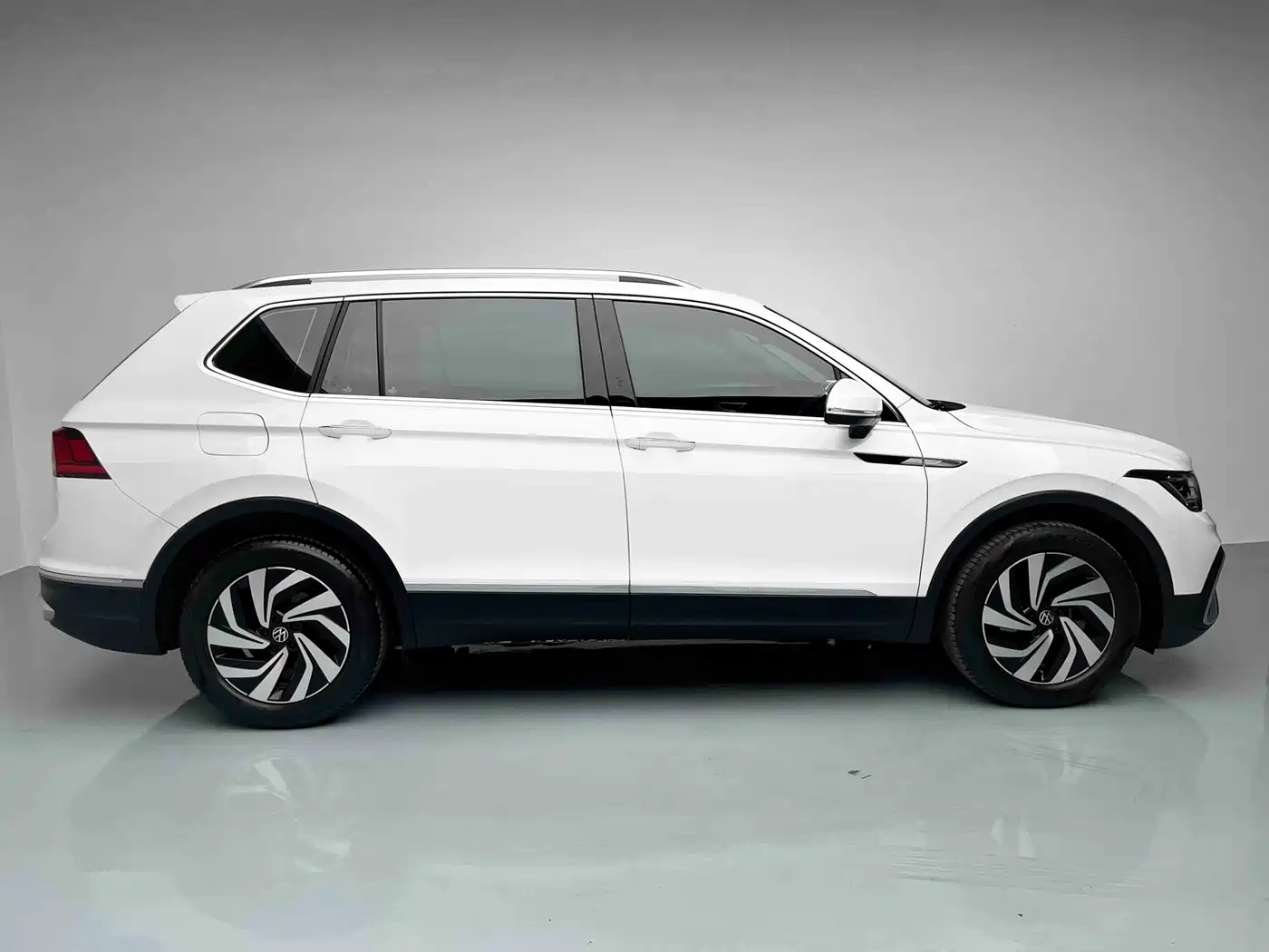 Volkswagen Tiguan L 2022 330TSI Automatic 2WD Smart Edition фото 23