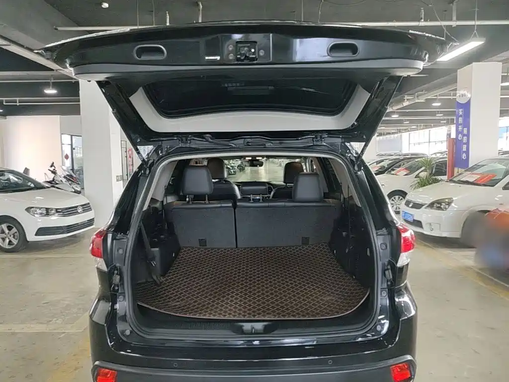 Photo 19 - Toyota Highlander