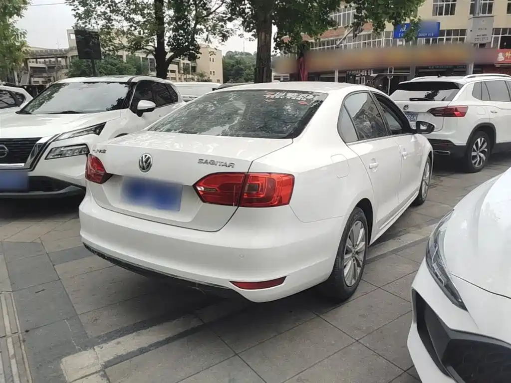 Volkswagen Sagitar 2014 Facelift 1.6L Automatic Leading Version фото 7
