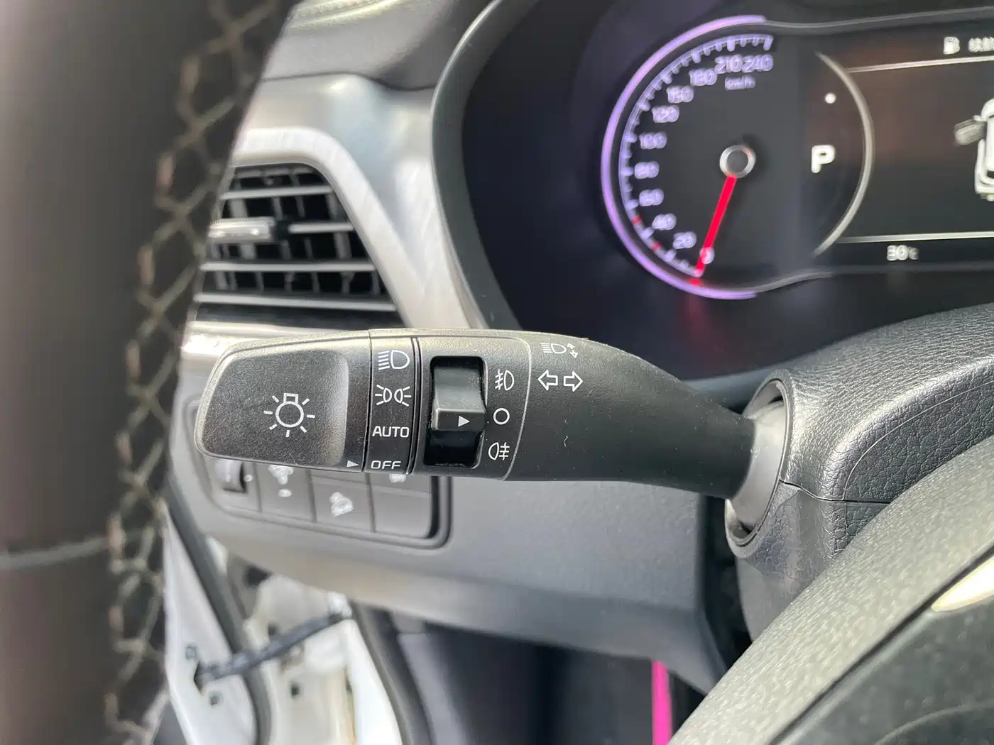 Kia Sportage 2019 2.0L Automatic Smart Luxury Edition фото 12