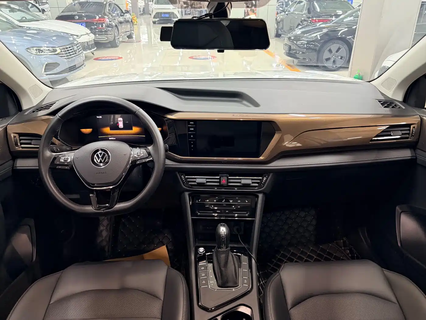 Volkswagen Tharu 2022 280TSI FWD Luxury Edition фото 4