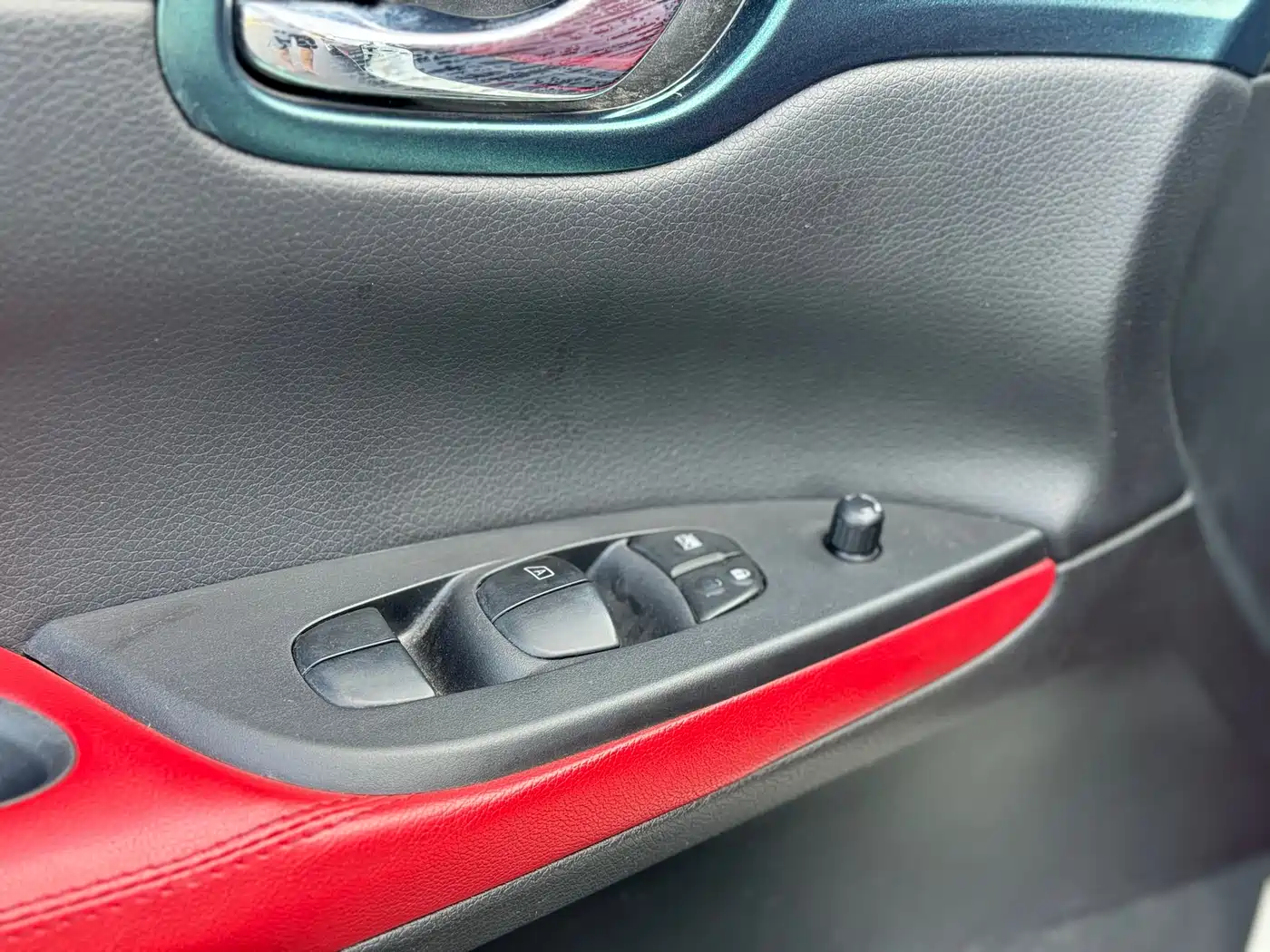 Nissan Tiida 2011 1.6T Manual Dynamic Edition фото 14