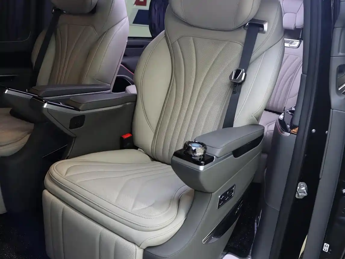 Mercedes-Benz V-Class 2024 V 300 L Long Wheelbase Premium фото 15