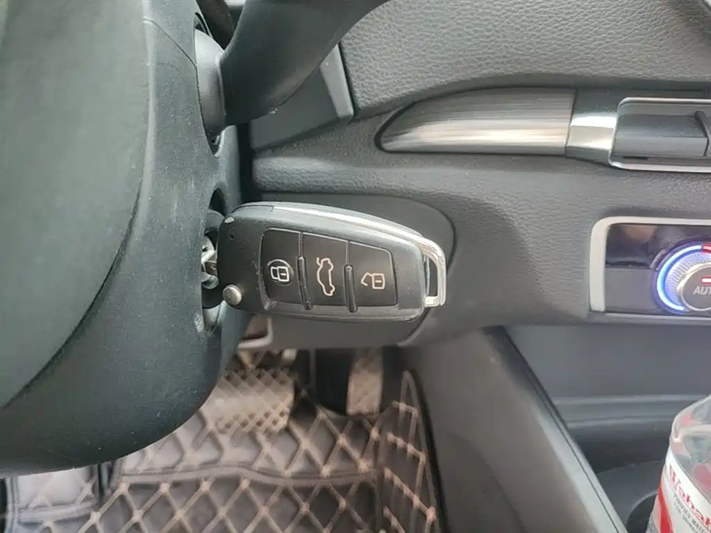 Audi A3 (Import) 2014 Sportback 40 TFSI S line Comfort фото 9