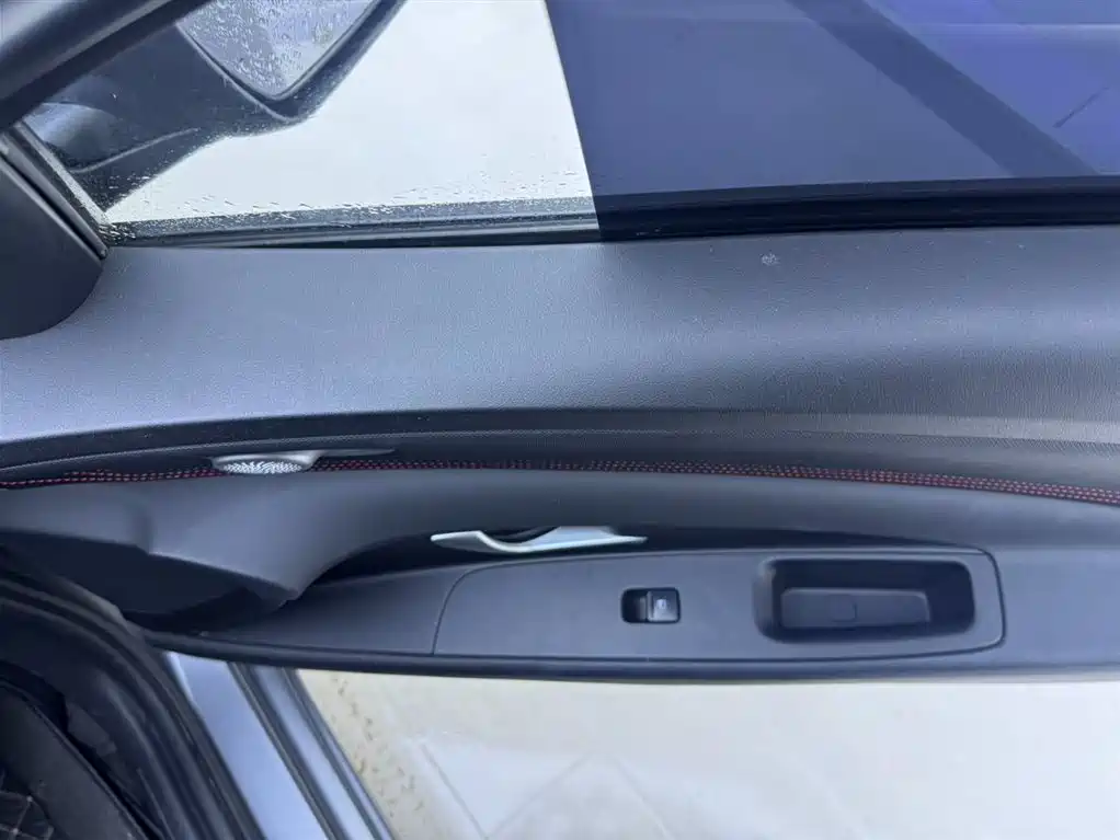 Hyundai Elantra 2021 1.5L CVT LUX Premium Edition фото 9