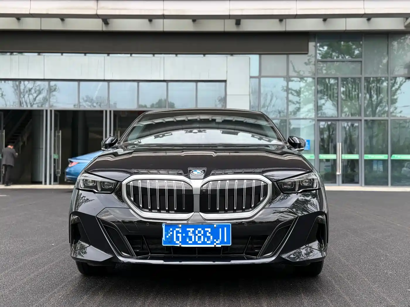 BMW 5 Series 2025 530Li Leading M Sport Package фото 2