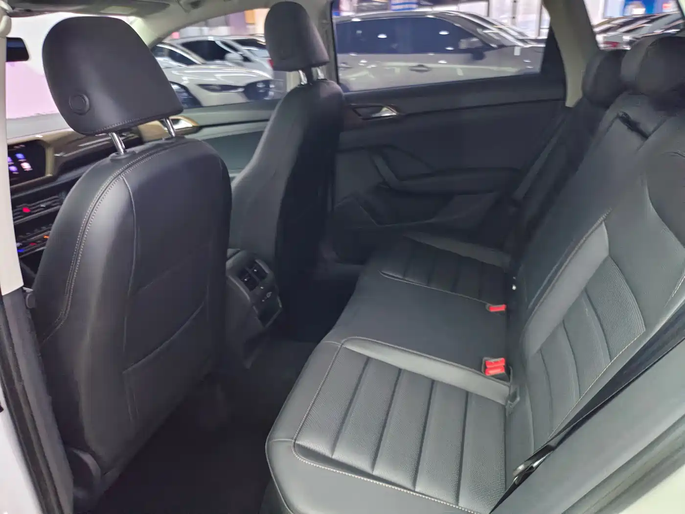 Volkswagen Tharu 2022 280TSI FWD Luxury Edition фото 11