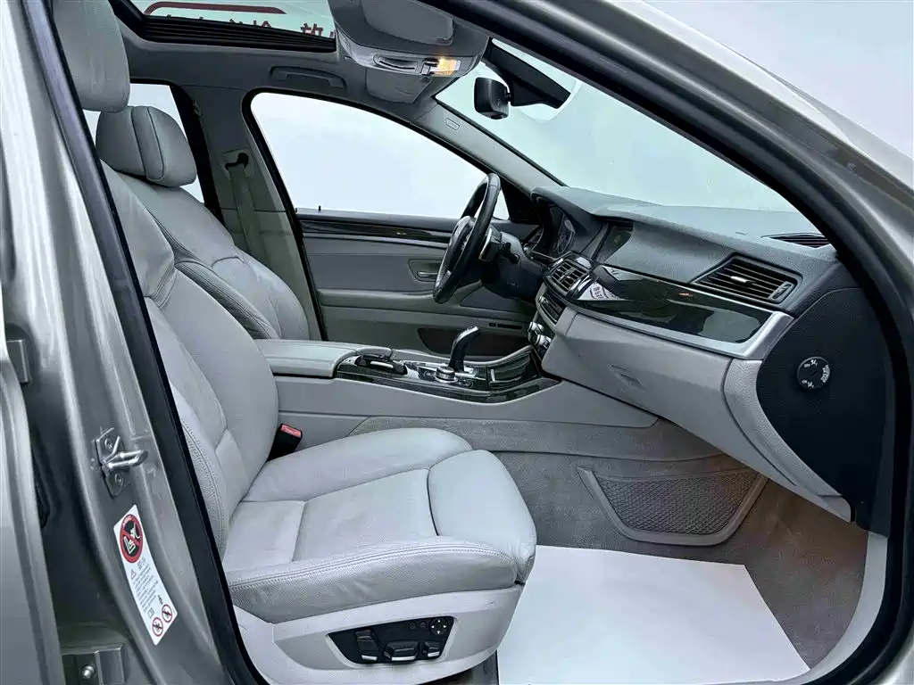 BMW 5 Series 2011 535Li Luxury фото 11