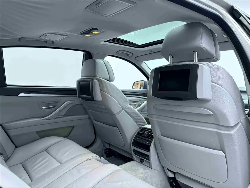 BMW 5 Series 2011 535Li Luxury фото 14
