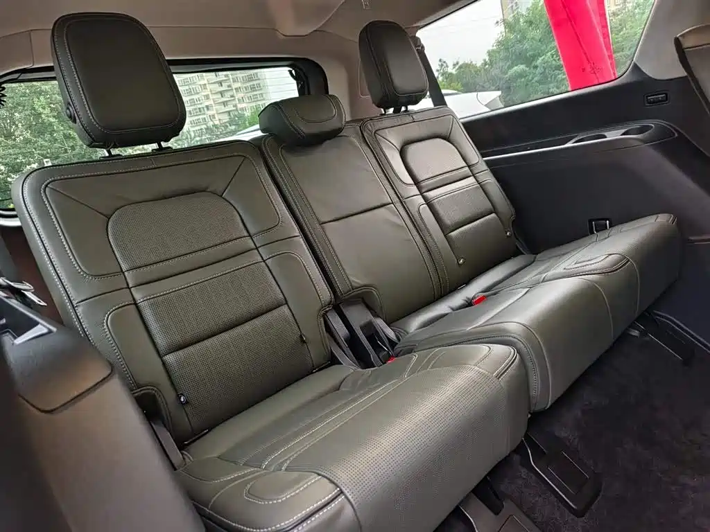 Фото 14 - Lincoln Navigator