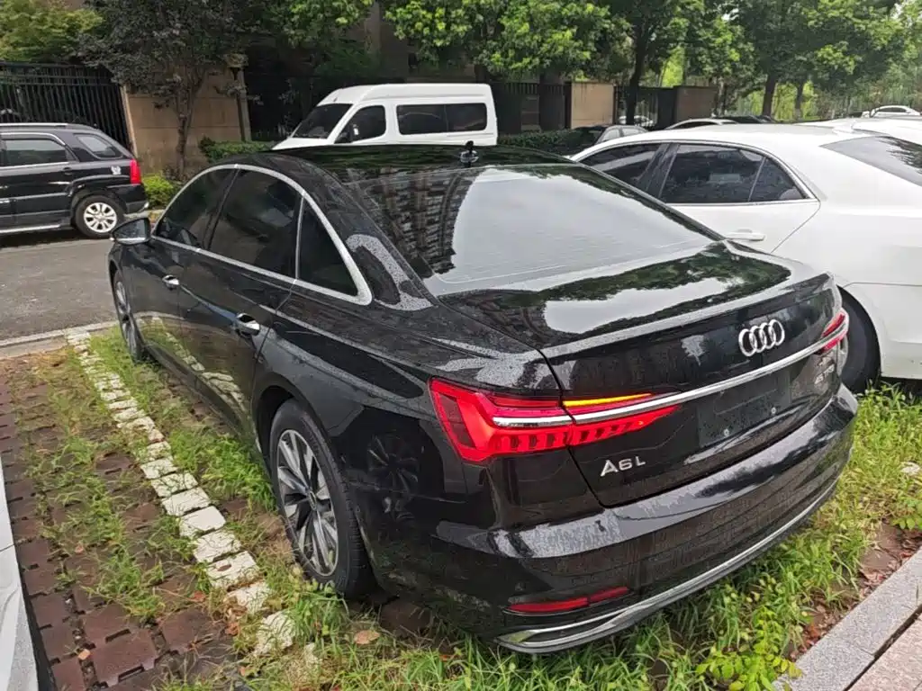 Фото 5 - Audi A6L