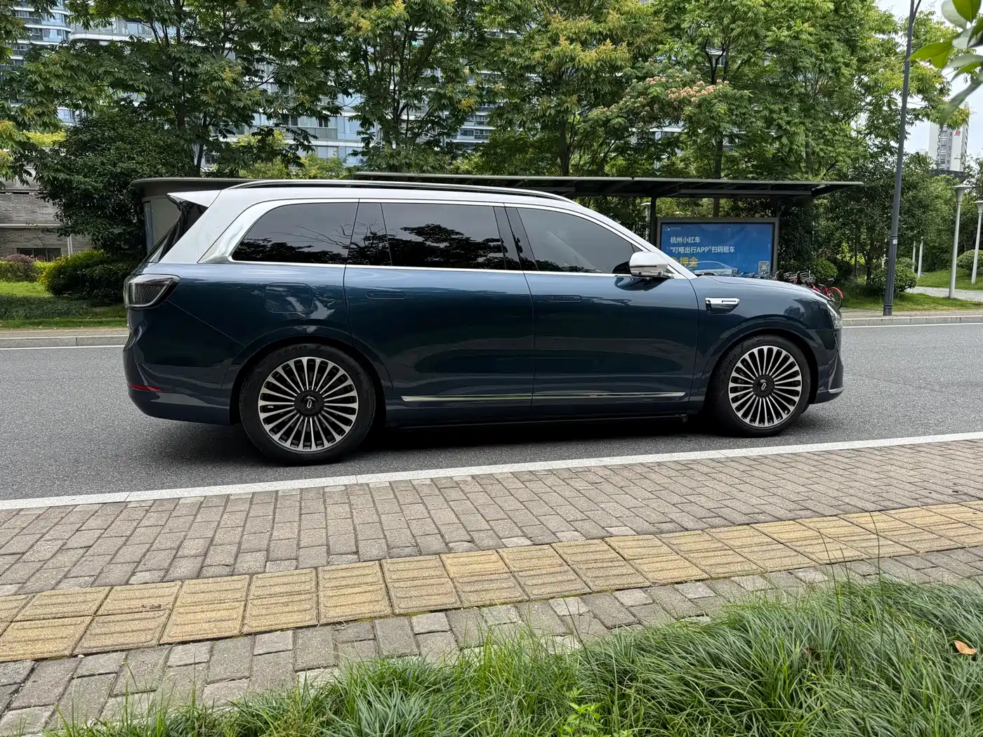 AITO Wenjie AITO M9 2025 Extended Range Ultra 52kWh 6-Seater фото 7