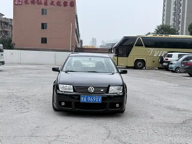 Volkswagen Bora Classic 2005 1.8T R (Sport Edition)