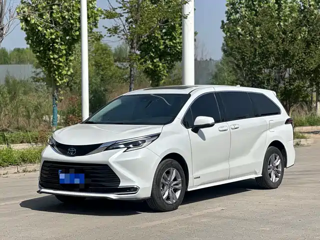 Toyota Sienna 2.5L, гибрид, Комфорт