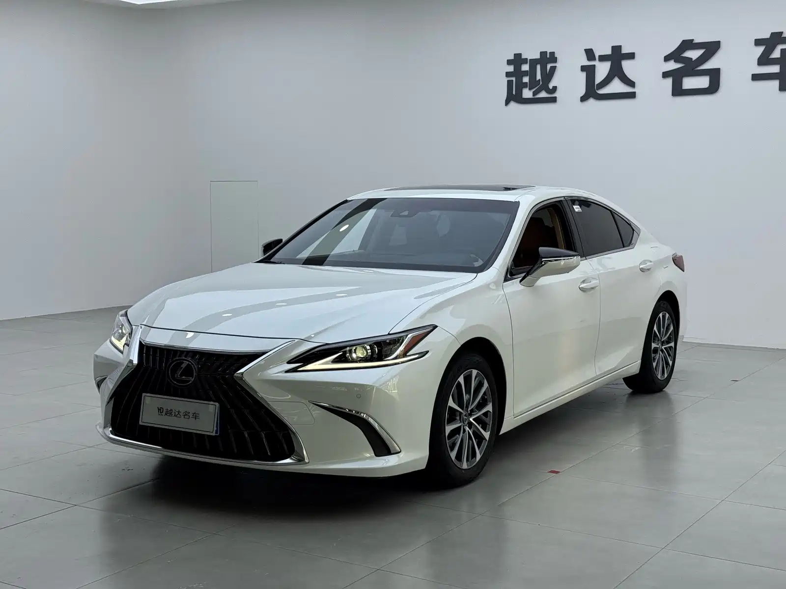 Фото 4 - Lexus ES