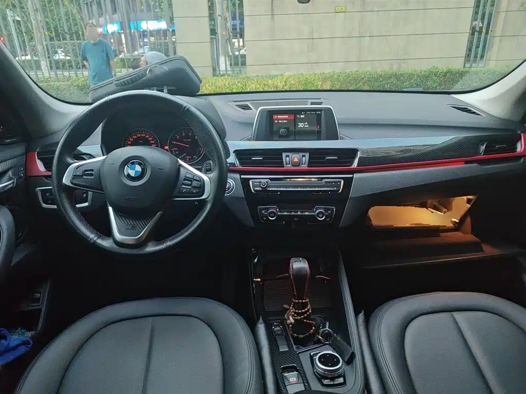 BMW X1 2018 sDrive20Li Leading Model фото 6