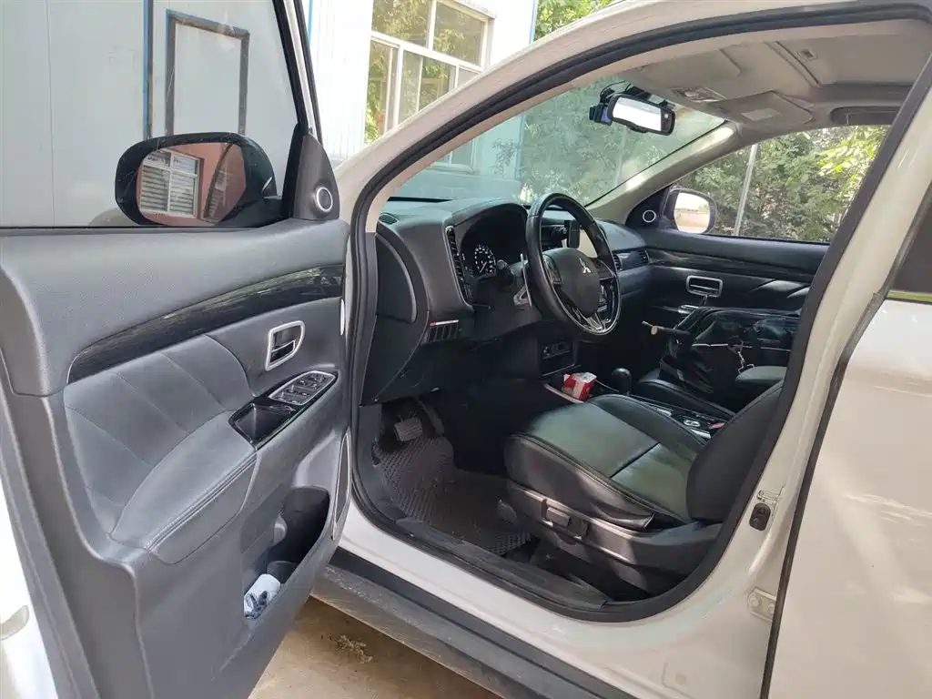 Mitsubishi Outlander 2019 2.4L 4WD Deluxe Edition 5-Seater China VI фото 14