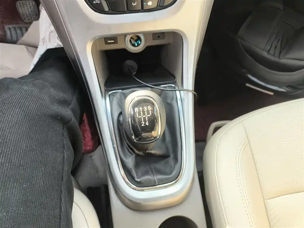 Buick Excelle 2013 Model GT 1.6L Manual Progressive фото 14