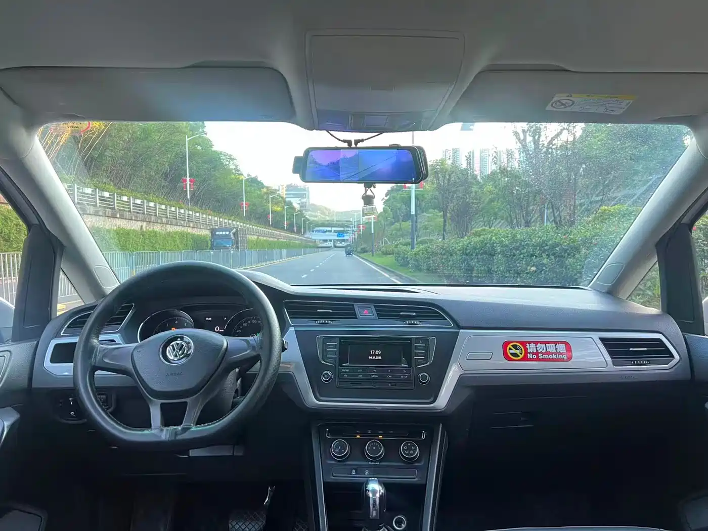Volkswagen Touran 2018 Touran L 280TSI DSG Trendline 7-seater China V фото 9