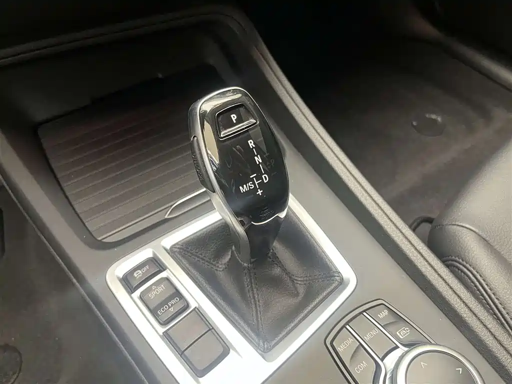 BMW 1 Series 2023 120i M Sport фото 15