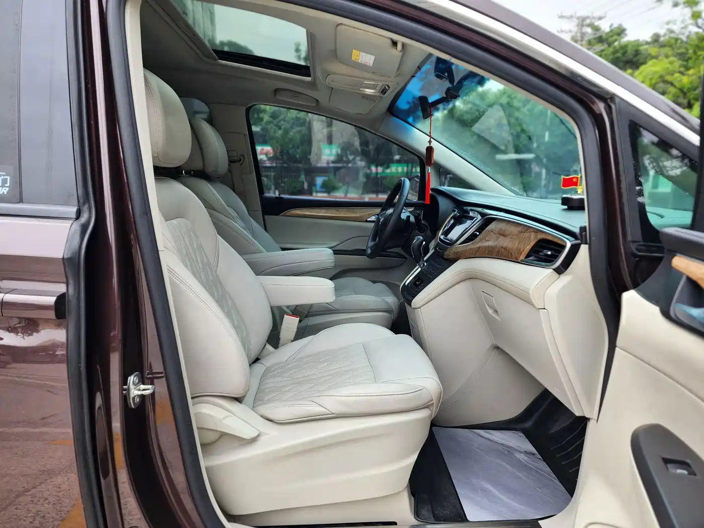 Фото 12 - Buick GL8