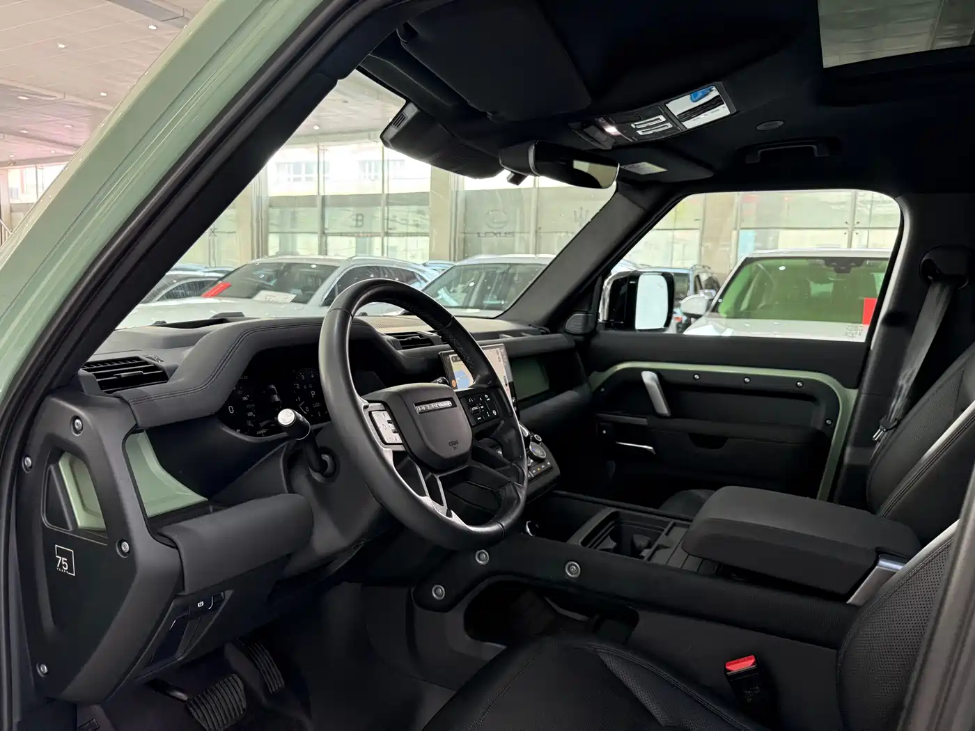 Land Rover Defender 2023 110 3.0T P400 75th Anniversary Legend Edition фото 7