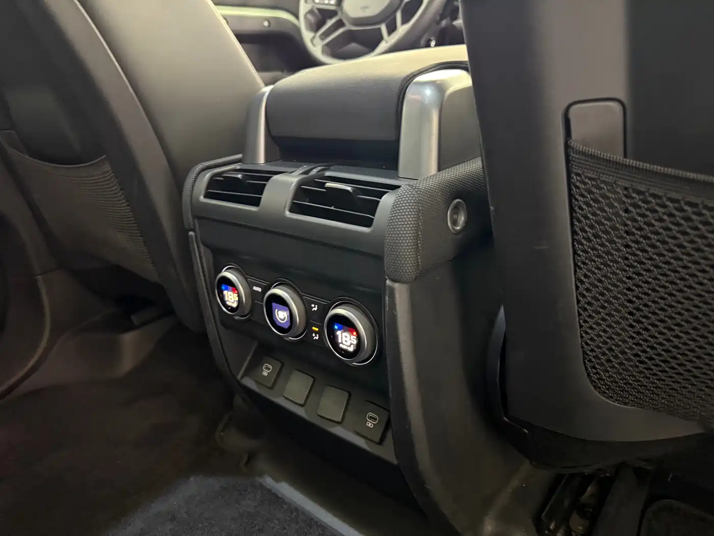 Land Rover Defender 2023 110 3.0T P400 75th Anniversary Legend Edition фото 12