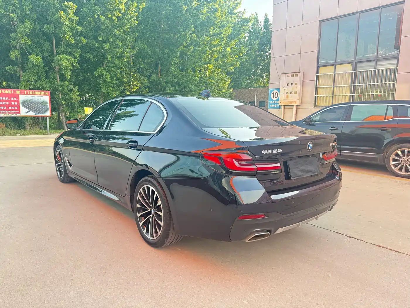 BMW 5 Series 2022 525Li M Sport Package фото 10