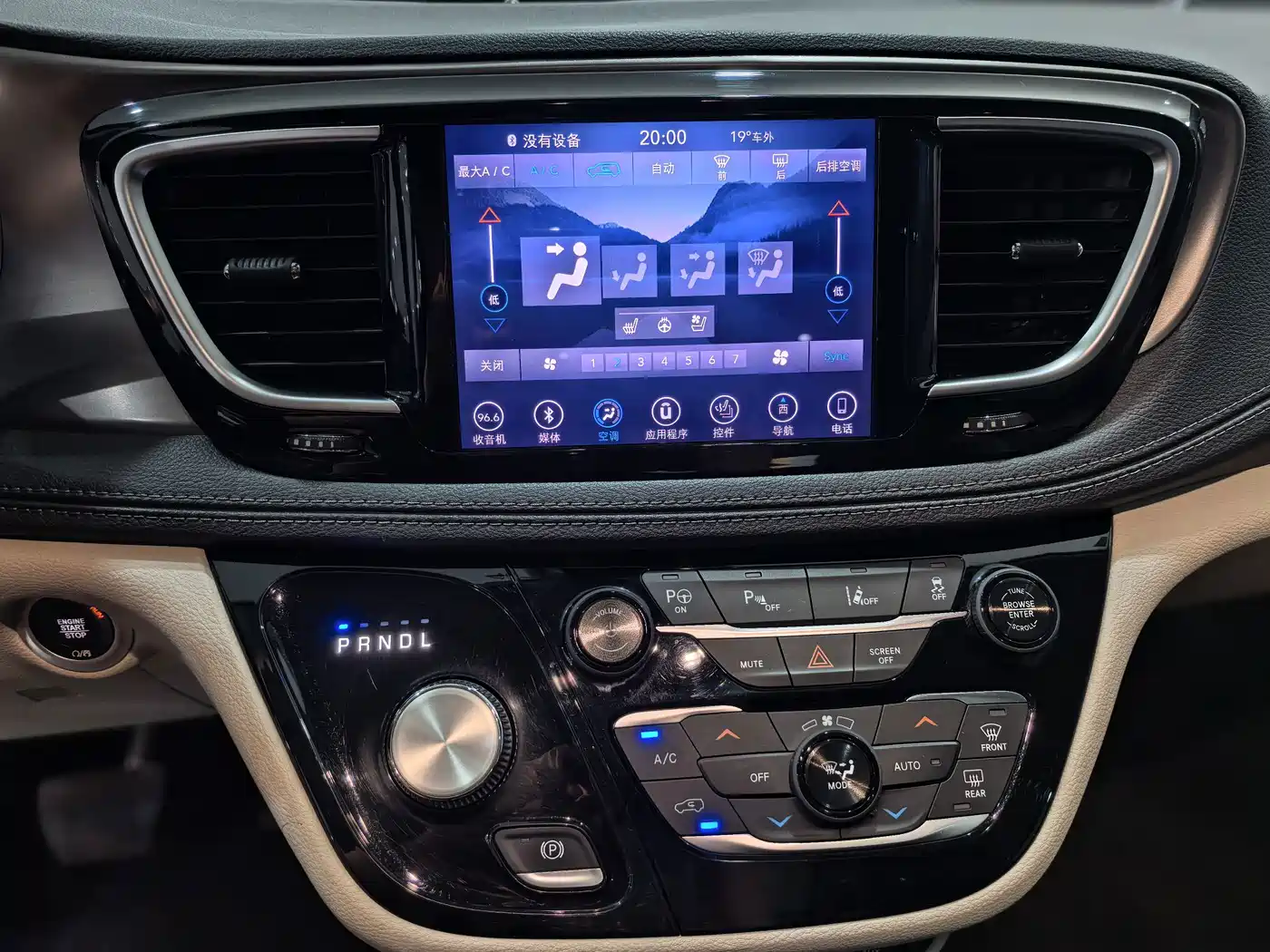 Chrysler Grand Voyager (Import) 2019 2017 3.6L Premium Edition