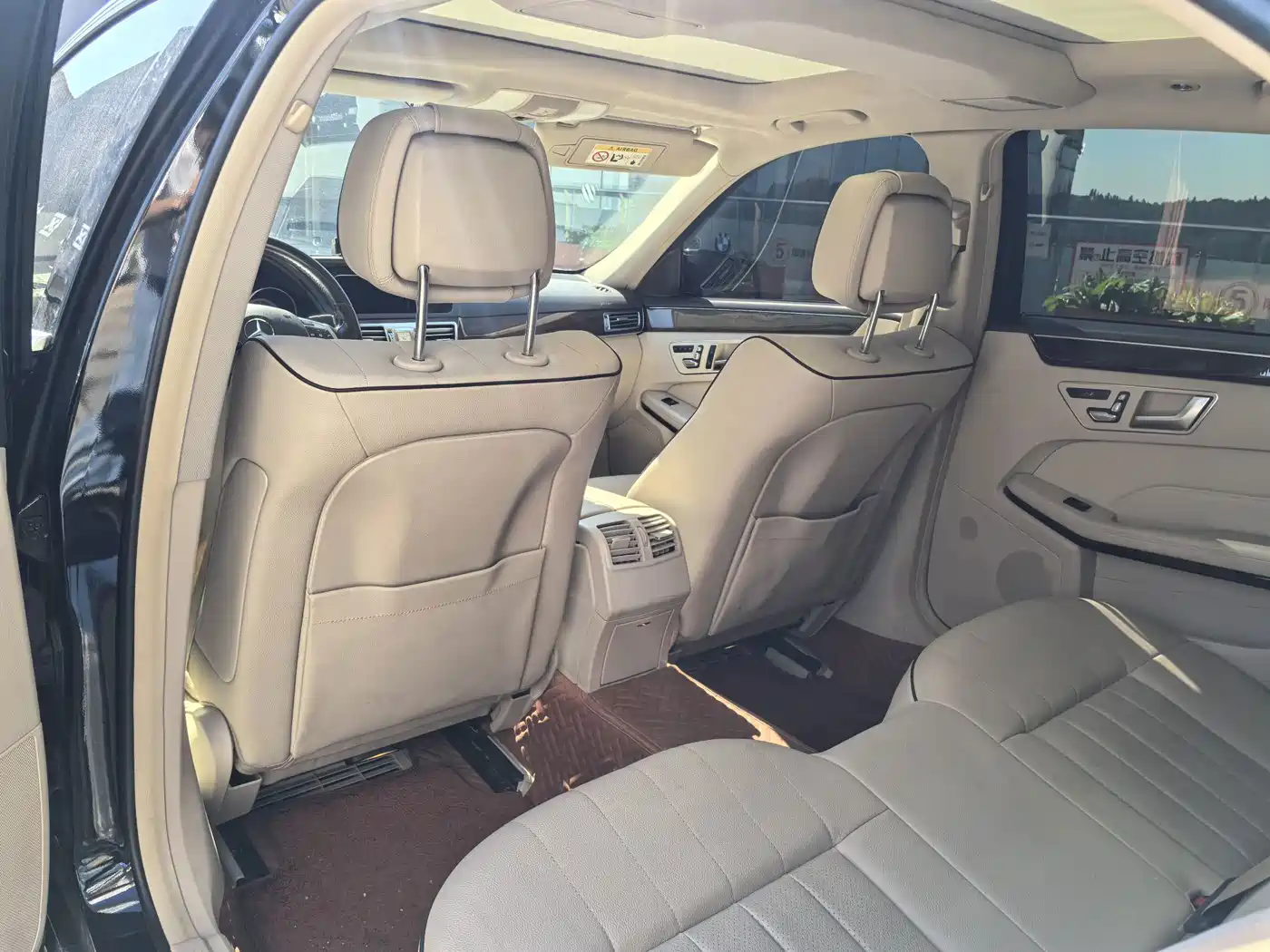 صورة 12 - Mercedes-Benz E-Class