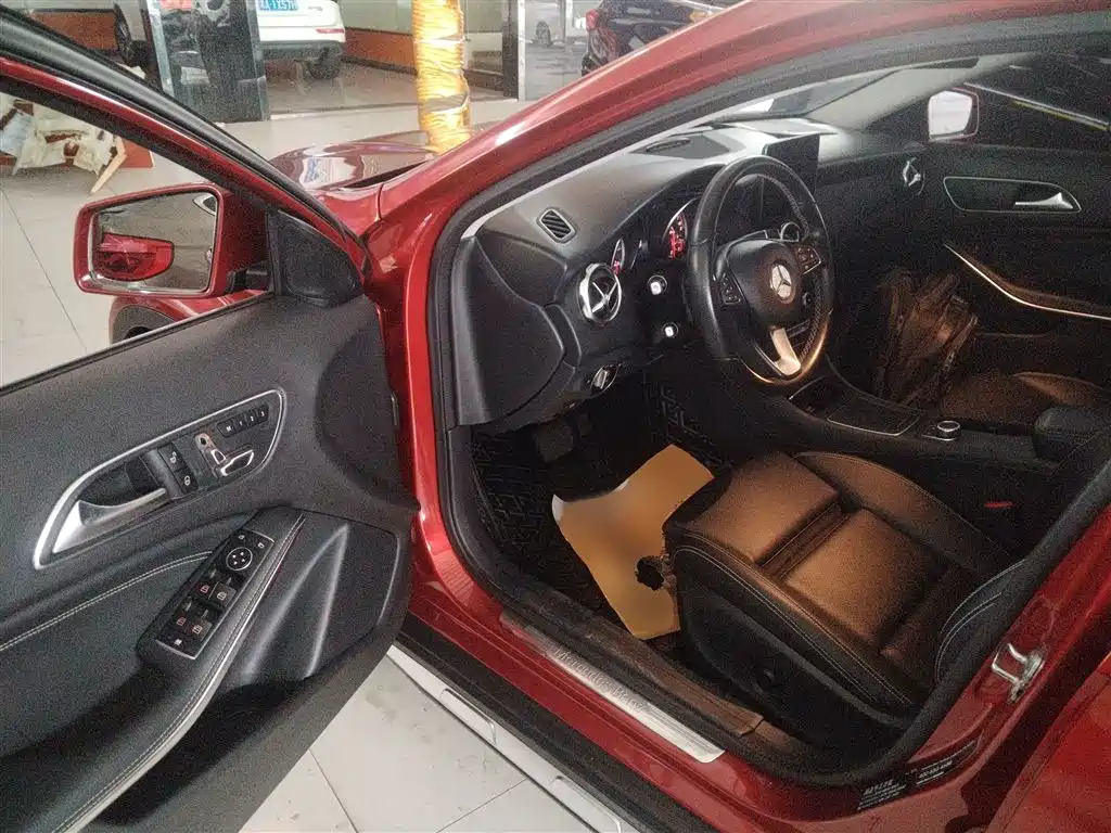 Mercedes-Benz GLA 2018 GLA 200 Dynamic фото 12
