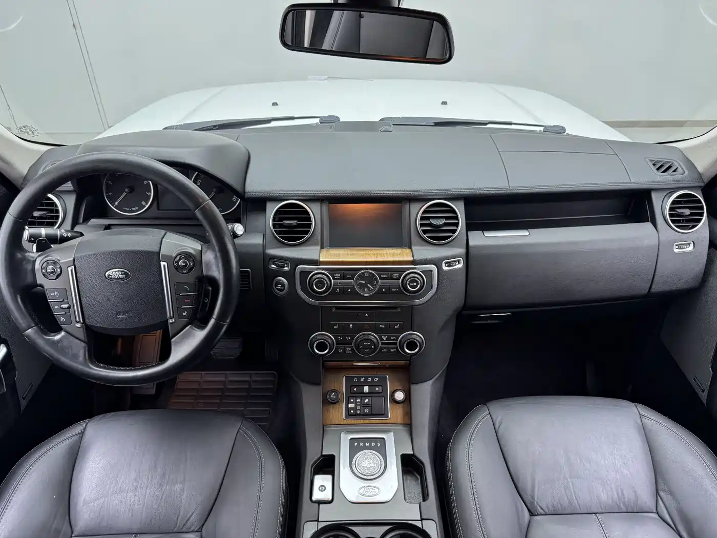 Land Rover Discovery 2016 3.0 SC V6 HSE Luxury фото 17