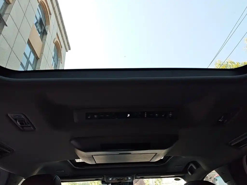 Toyota Granvia 2024 2023 2.5L Hybrid Flagship VIP Edition