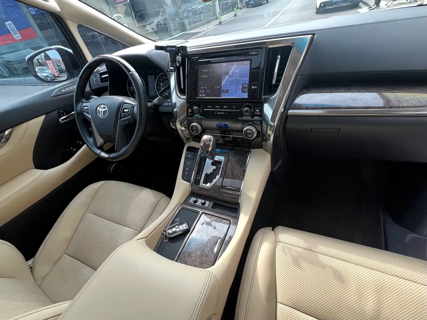 Toyota Vellfire 2019 Hybrid 2.5L HV Premium Edition фото 21