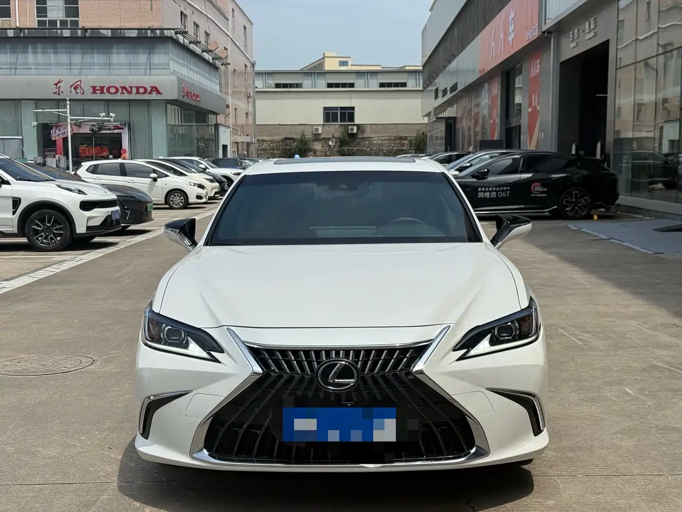 Lexus ES 2022 300h Excellence Edition фото 3