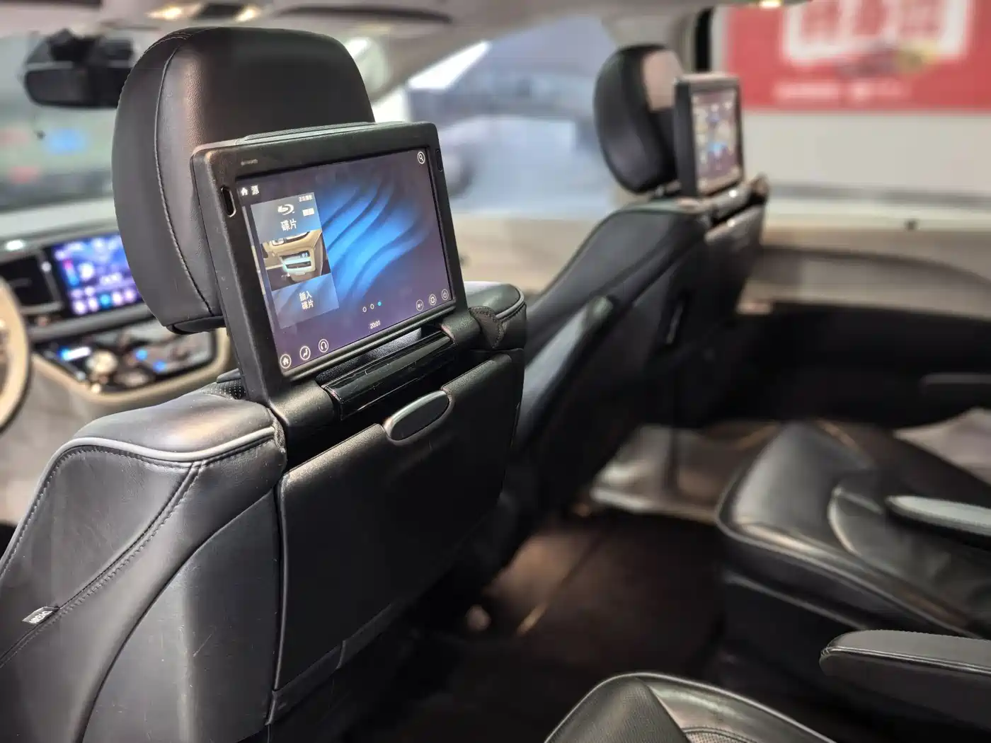 Chrysler Grand Voyager (Import) 2019 2017 3.6L Premium Edition