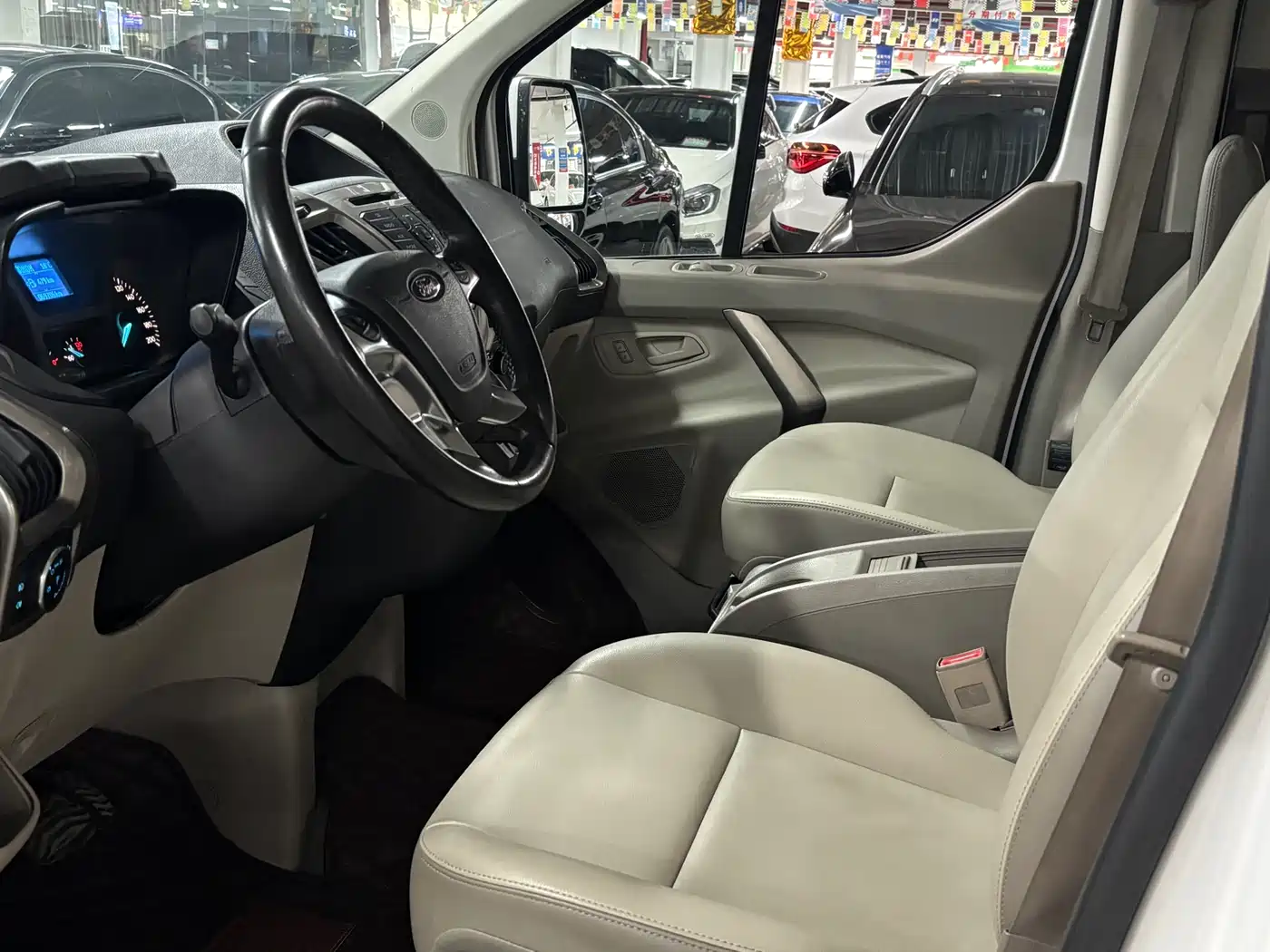 Ford Tourneo 2017 2.0T Automatic Smart Elite Edition фото 6