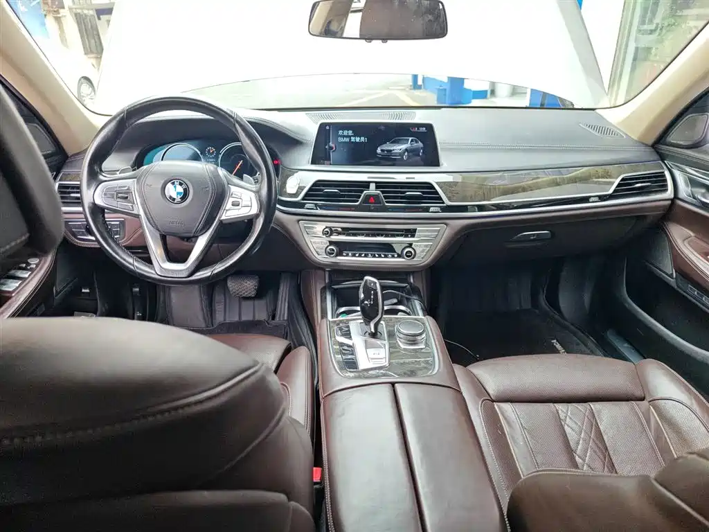 BMW 7 Series 2016 730Li Luxury фото 16
