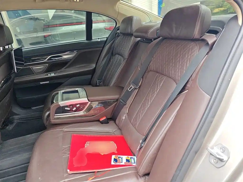 BMW 7 Series 2016 730Li Luxury фото 24